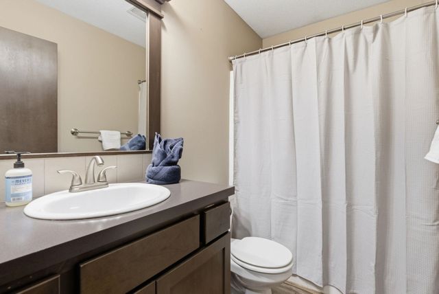 5535 S Meadowview Ct, Wichita, KS 67216