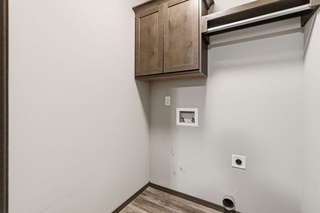 5535 S Meadowview Ct, Wichita, KS 67216