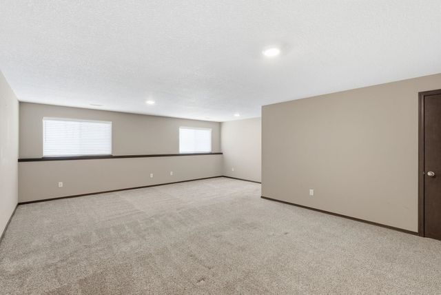 5535 S Meadowview Ct, Wichita, KS 67216