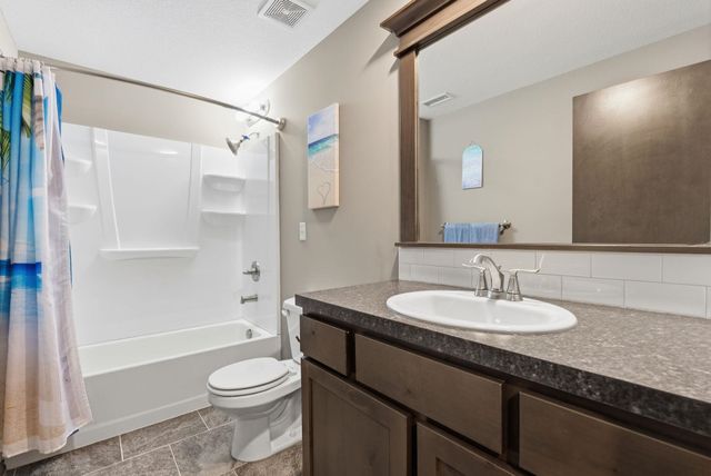 5535 S Meadowview Ct, Wichita, KS 67216