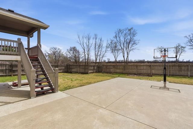 5535 S Meadowview Ct, Wichita, KS 67216