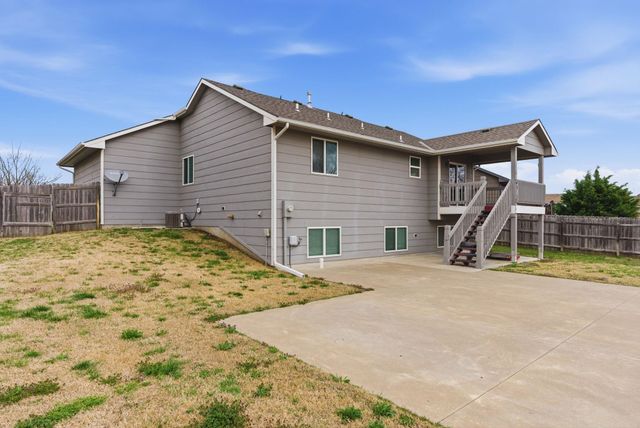 5535 S Meadowview Ct, Wichita, KS 67216