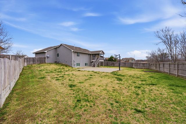 5535 S Meadowview Ct, Wichita, KS 67216