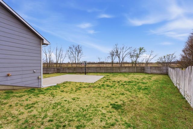 5535 S Meadowview Ct, Wichita, KS 67216