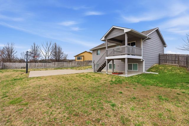 5535 S Meadowview Ct, Wichita, KS 67216