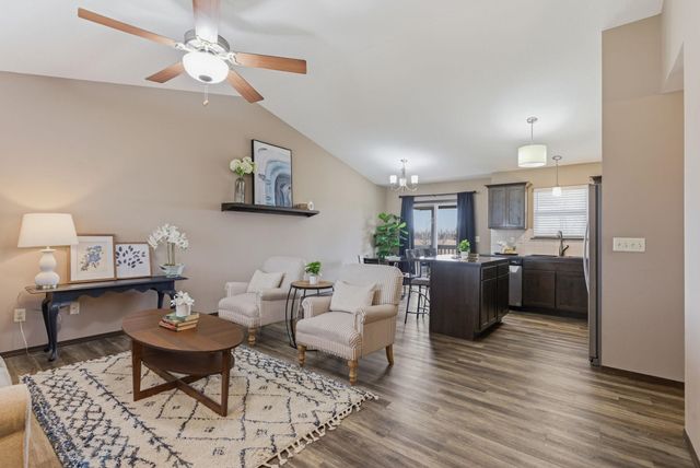 5535 S Meadowview Ct, Wichita, KS 67216