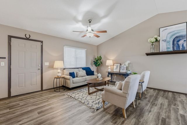 5535 S Meadowview Ct, Wichita, KS 67216