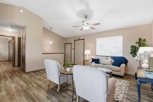 5535 S Meadowview Ct, Wichita, KS 67216