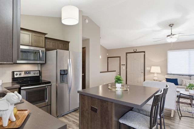 5535 S Meadowview Ct, Wichita, KS 67216