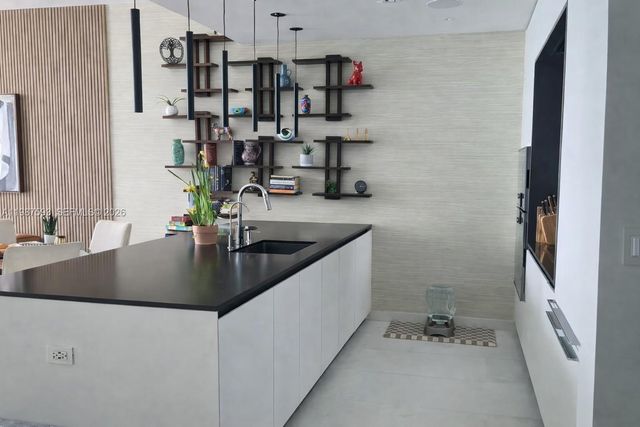 300 Biscayne Blvd Way 2106, Miami, FL 33131