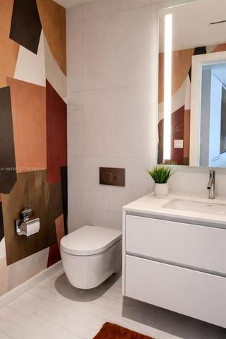 300 Biscayne Blvd Way 2106, Miami, FL 33131