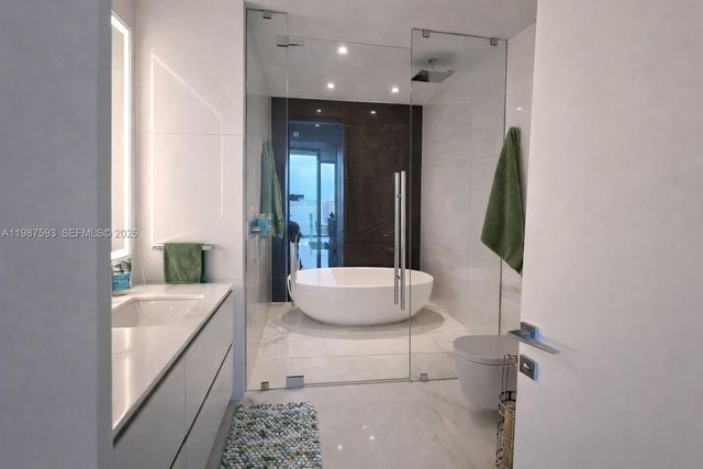 300 Biscayne Blvd Way 2106, Miami, FL 33131