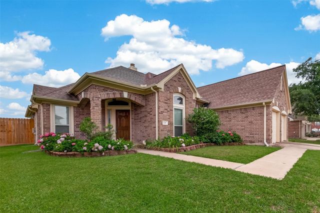 1707 Country Club Cove Drive, Baytown, TX 77521