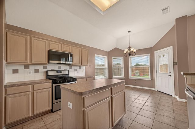 1707 Country Club Cove Drive, Baytown, TX 77521