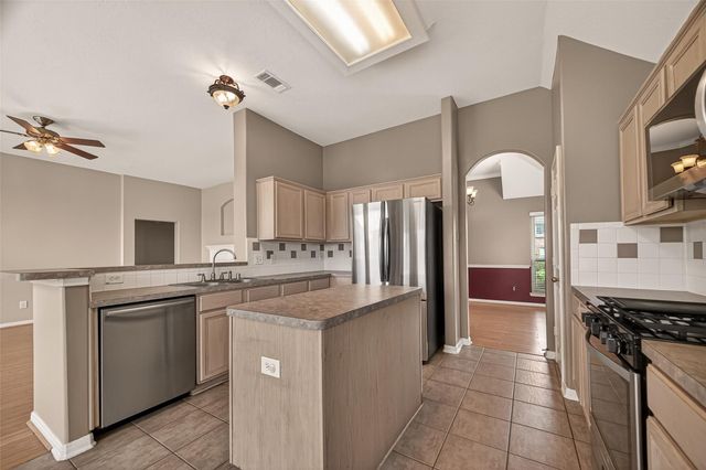 1707 Country Club Cove Drive, Baytown, TX 77521