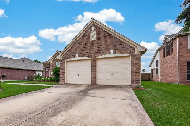 1707 Country Club Cove Drive, Baytown, TX 77521