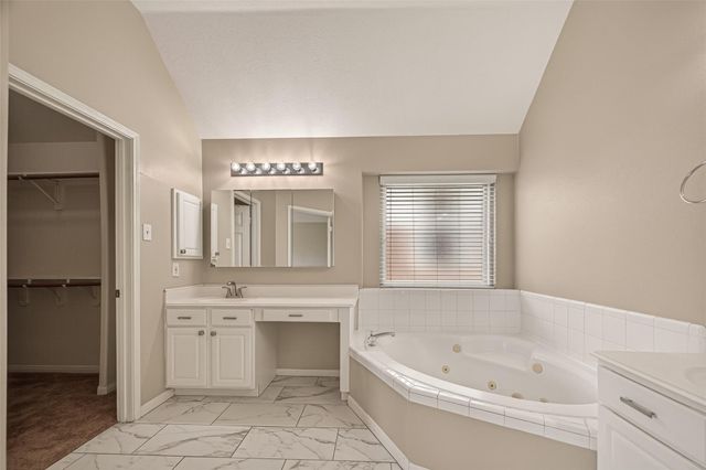 1707 Country Club Cove Drive, Baytown, TX 77521