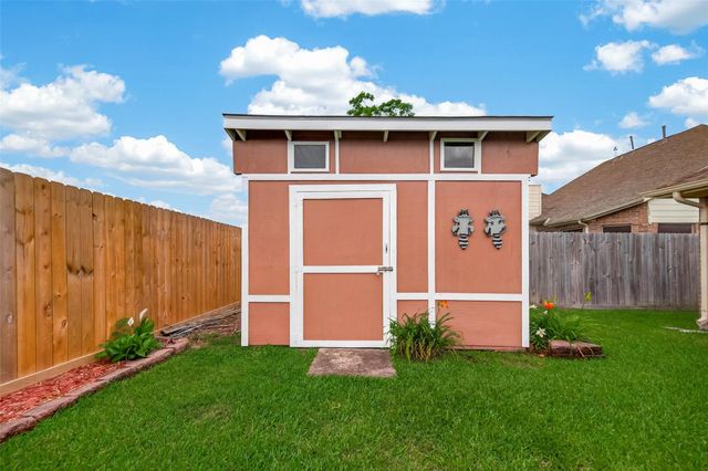 1707 Country Club Cove Drive, Baytown, TX 77521