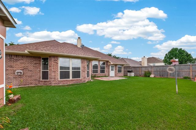 1707 Country Club Cove Drive, Baytown, TX 77521