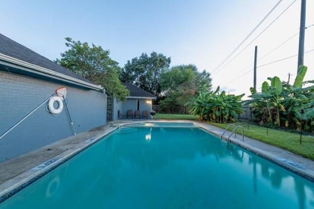 230 White Cedar Street, Houston, TX 77015