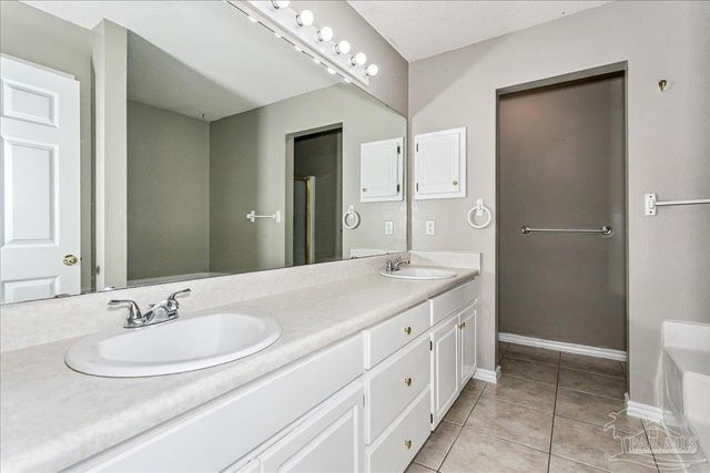 1374 Mazurek Blvd, Pensacola, FL 32514