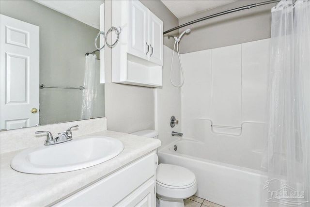 1374 Mazurek Blvd, Pensacola, FL 32514