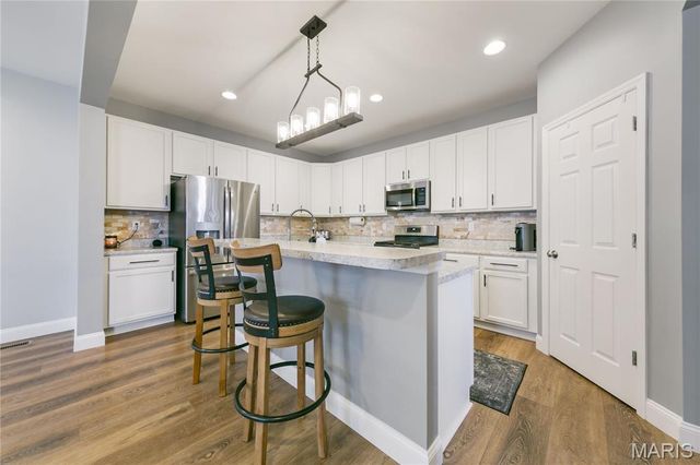 6142 Suntan Drive, St Charles, MO 63301