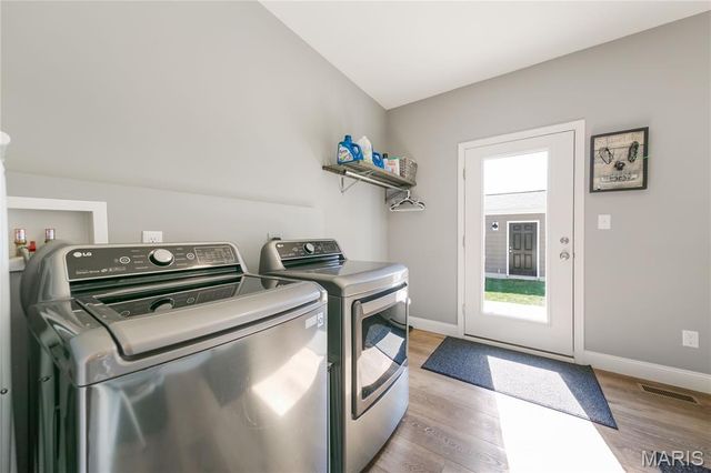 6142 Suntan Drive, St Charles, MO 63301