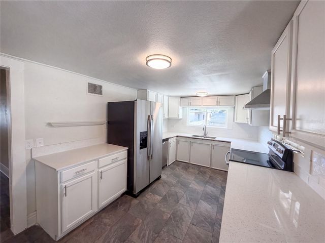 335 E HOFFMAN STREET, Lake Alfred, FL 33850