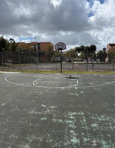 9400 W Flagler St 309, Miami, FL 33174