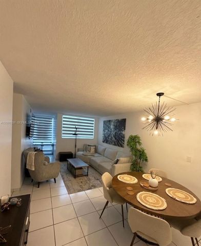 9400 W Flagler St 309, Miami, FL 33174