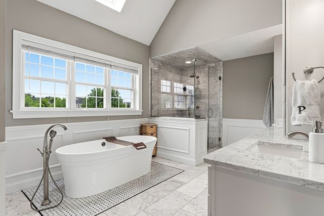 14 Amber Dr, Wrentham, MA 02093