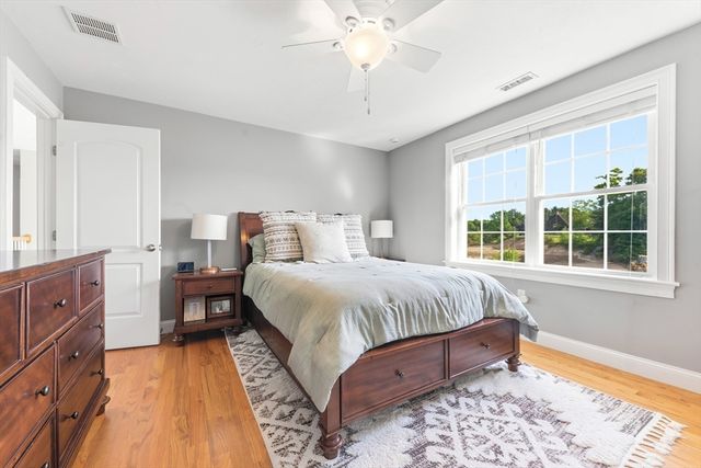 14 Amber Dr, Wrentham, MA 02093