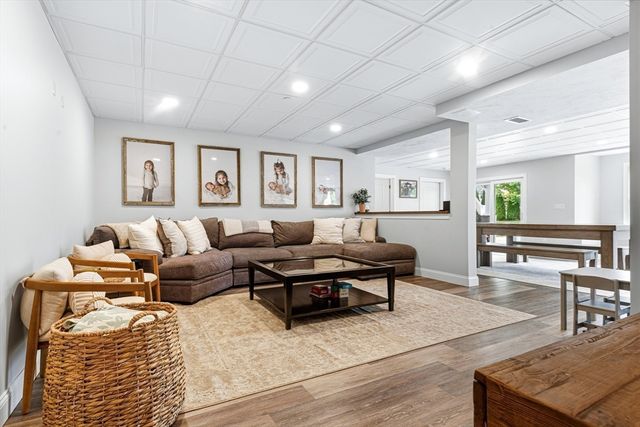 14 Amber Dr, Wrentham, MA 02093