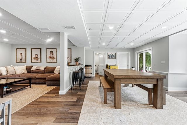 14 Amber Dr, Wrentham, MA 02093