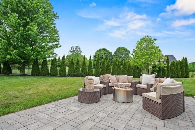 14 Amber Dr, Wrentham, MA 02093
