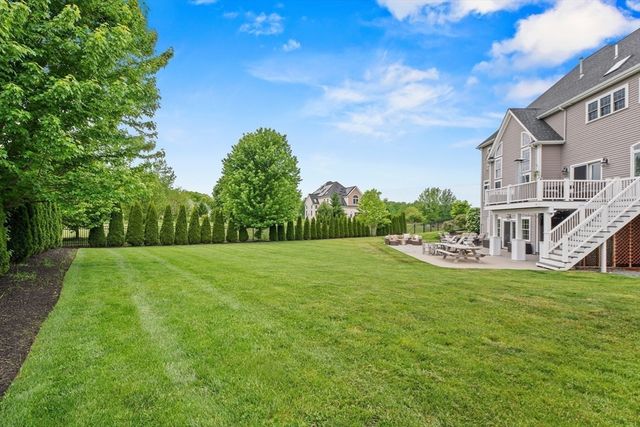 14 Amber Dr, Wrentham, MA 02093