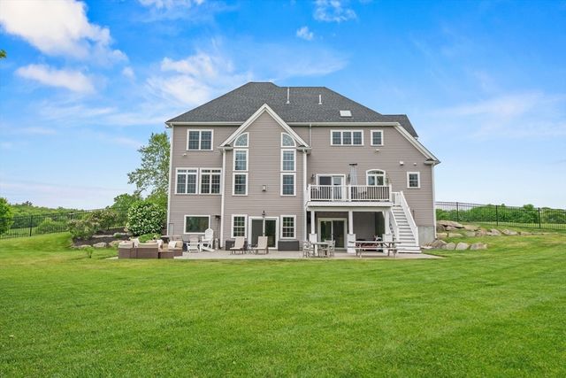 14 Amber Dr, Wrentham, MA 02093