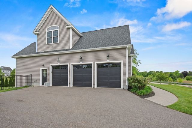 14 Amber Dr, Wrentham, MA 02093