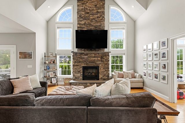 14 Amber Dr, Wrentham, MA 02093
