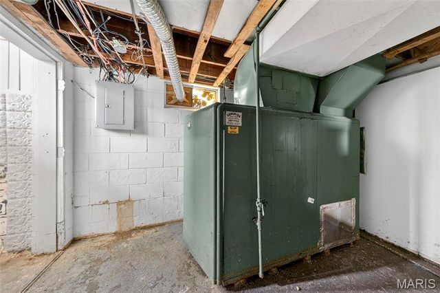 7245 Saint Andrews Place, Normandy, MO 63121