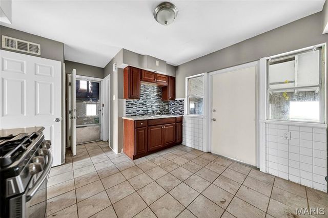 7245 Saint Andrews Place, Normandy, MO 63121