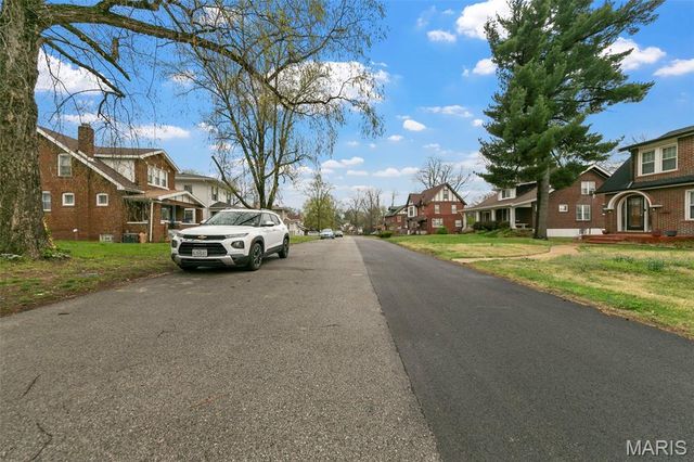 7245 Saint Andrews Place, Normandy, MO 63121