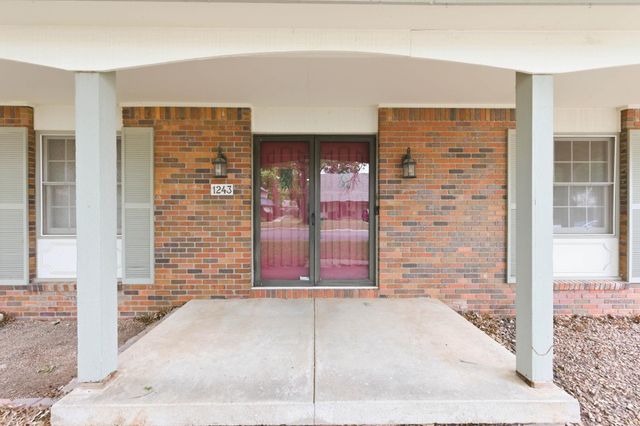1243 N Dry Creek, Derby, KS 67037