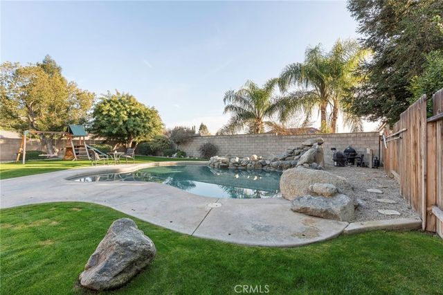 9317 Leslie Deann Court, Bakersfield, CA 93312
