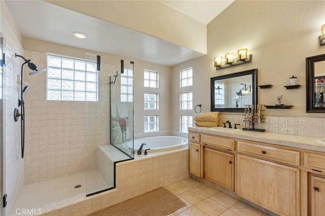 9317 Leslie Deann Court, Bakersfield, CA 93312