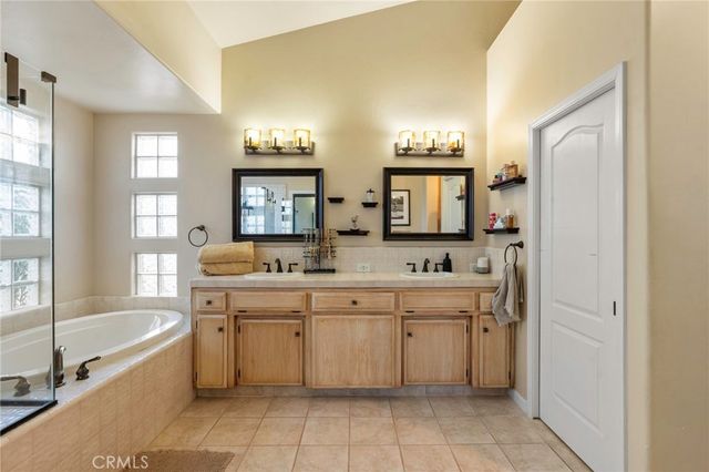 9317 Leslie Deann Court, Bakersfield, CA 93312