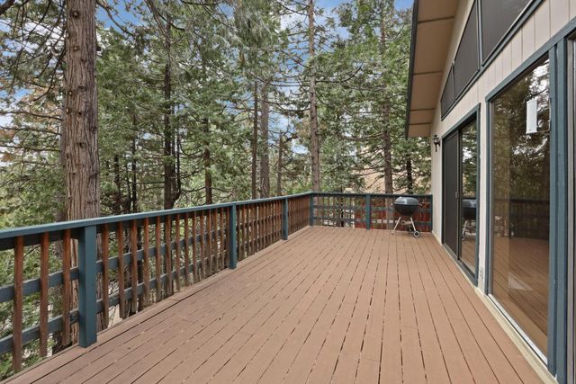 25489 Bambi Ln, Long Barn, CA 95335