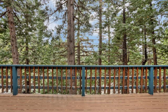 25489 Bambi Ln, Long Barn, CA 95335