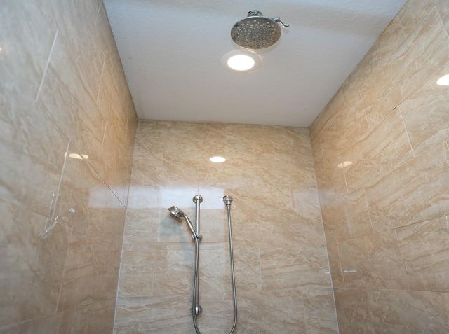 12119 MURRAY AVENUE, Seminole, FL 33778